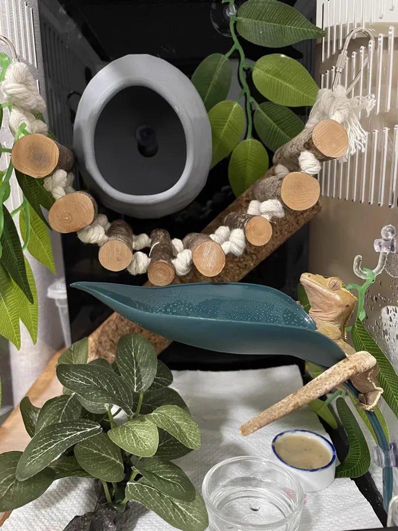 Climbing Pet Suspended Nest with Suction Cup, Simulating Plant Leaves To Avoid Climbing and Habitat, Creating Scenery