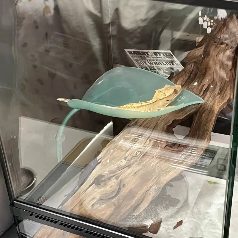 Climbing Pet Suspended Nest with Suction Cup, Simulating Plant Leaves To Avoid Climbing and Habitat, Creating Scenery