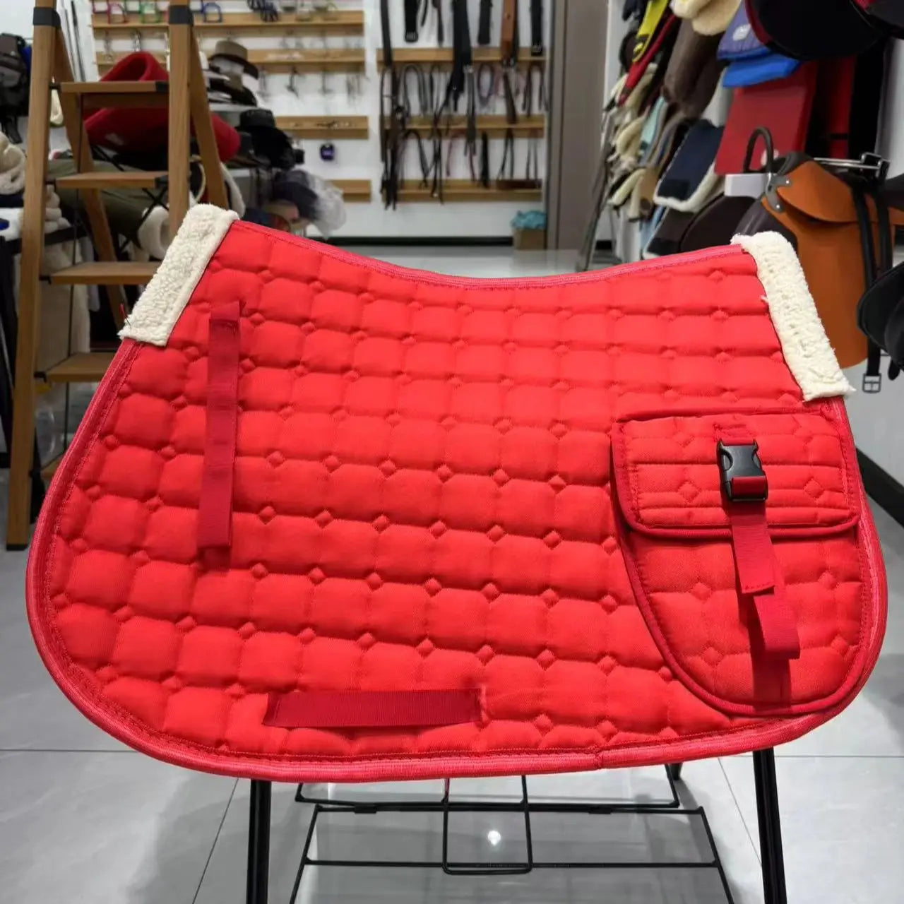 Horses absorb sweat, sweat pad, shock absorber, sweat drawer with pocket saddle pad, horse equipment.