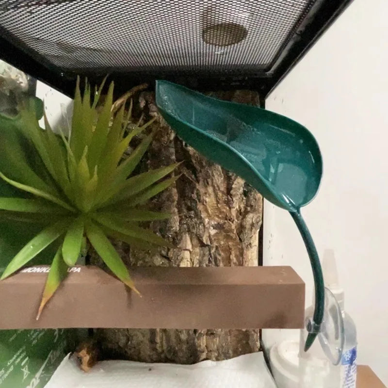 Climbing Pet Suspended Nest with Suction Cup, Simulating Plant Leaves To Avoid Climbing and Habitat, Creating Scenery