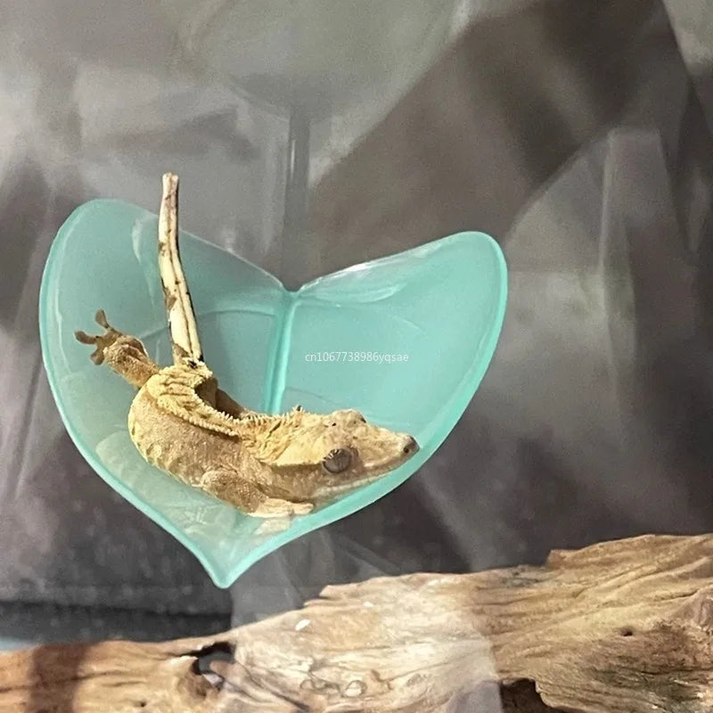 Climbing Pet Suspended Nest with Suction Cup, Simulating Plant Leaves To Avoid Climbing and Habitat, Creating Scenery