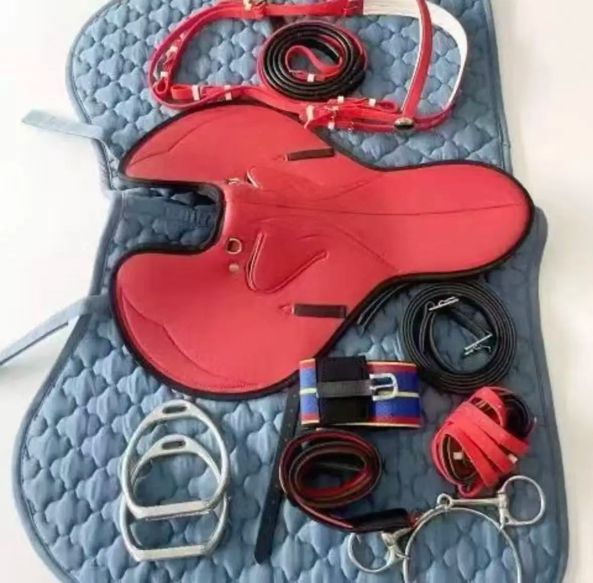 Stock 350 Gram Light Weight Racing Saddle Training Saddle Speed Racing Saddle Equestrian Equipment. Small Size(33*33CM)