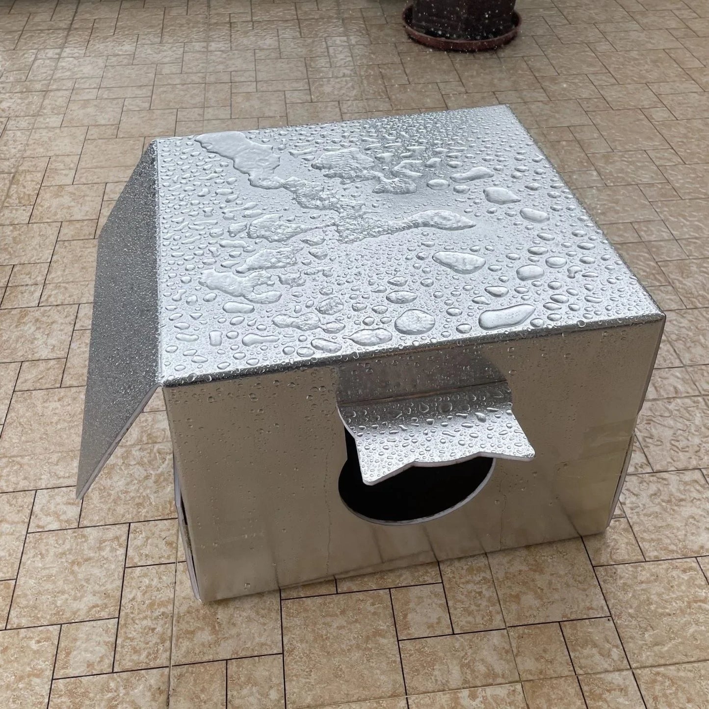 Outdoor Cat House Pet Shelter Waterproof Stray Cats Cold Windproof Scratch-Resistant Four Seasons Tent Dog Nest Warm House