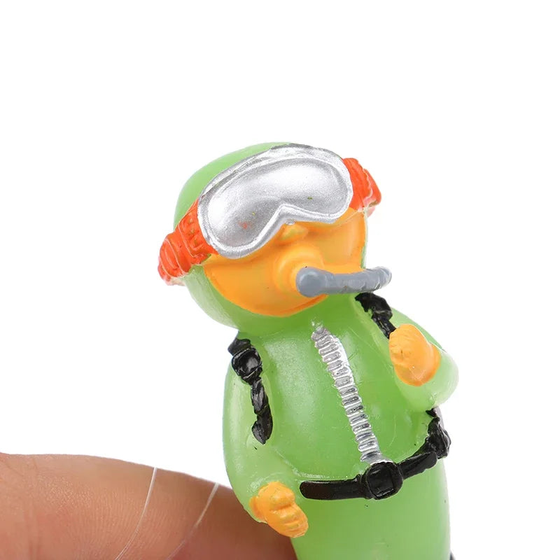 Fish Tank Decoration Luminous Green Mini Floating Diver Aquarium Ornaments Cute Small Floating Diver Aquarium Accessories