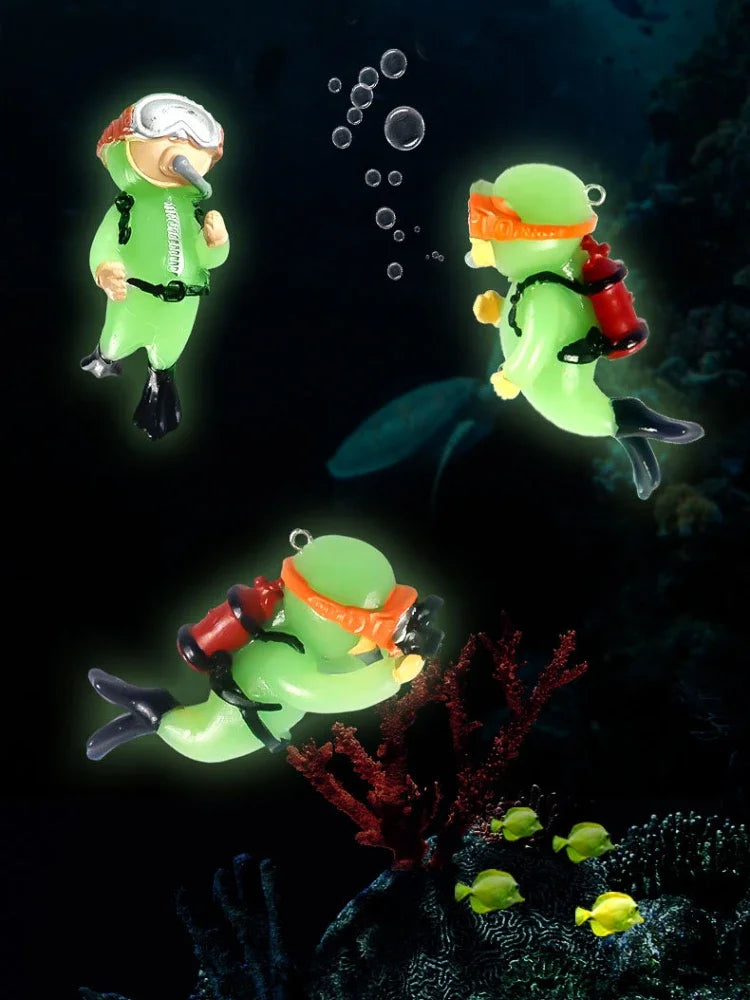 Fish Tank Decoration Luminous Green Mini Floating Diver Aquarium Ornaments Cute Small Floating Diver Aquarium Accessories