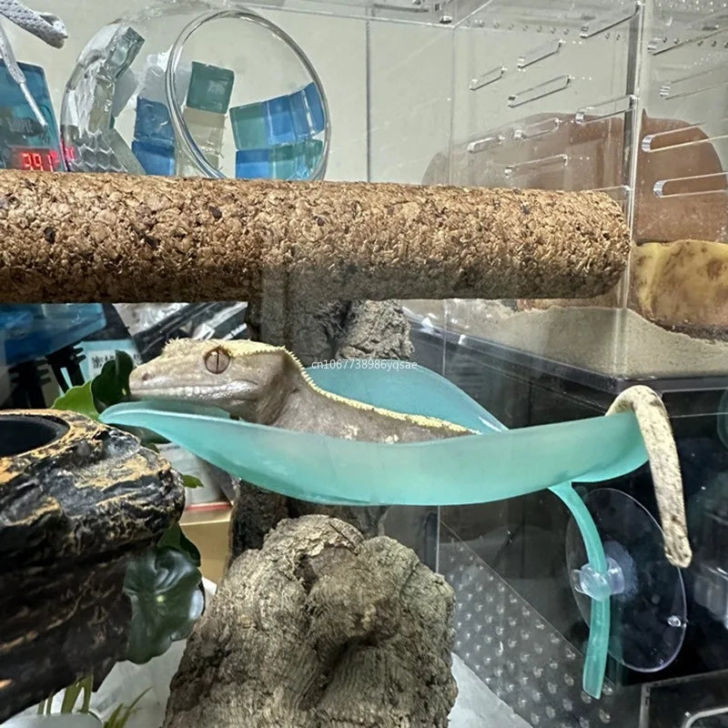 Climbing Pet Suspended Nest with Suction Cup, Simulating Plant Leaves To Avoid Climbing and Habitat, Creating Scenery